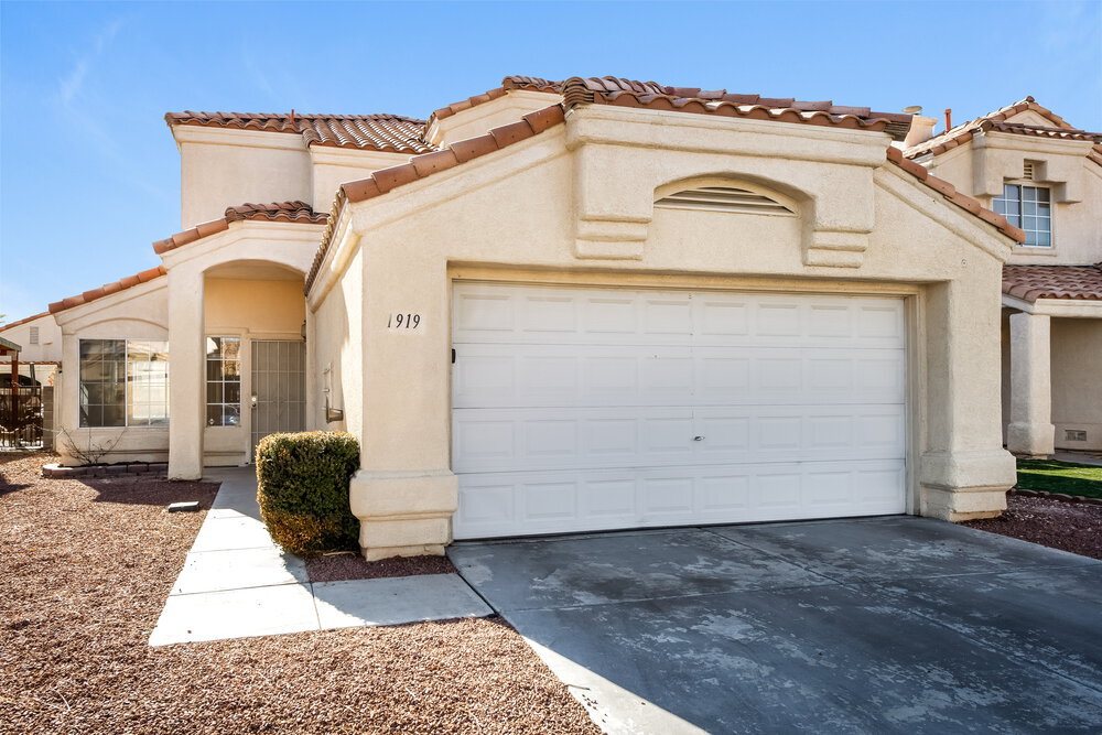 1919 Monte Alban Dr in North Las Vegas, NV - Foto de edificio