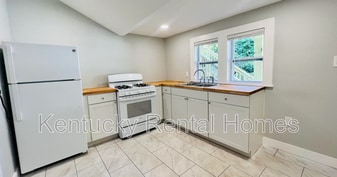 445 Davidson Ct in Lexington, KY - Building Photo