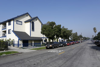 1635 Locust Ave in Long Beach, CA - Building Photo - Building Photo