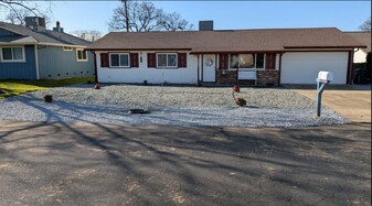 19821 Cottonwood Dr in Cottonwood, CA - Building Photo