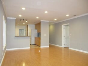 10301 Arminta St in Sun Valley, CA - Building Photo - Building Photo