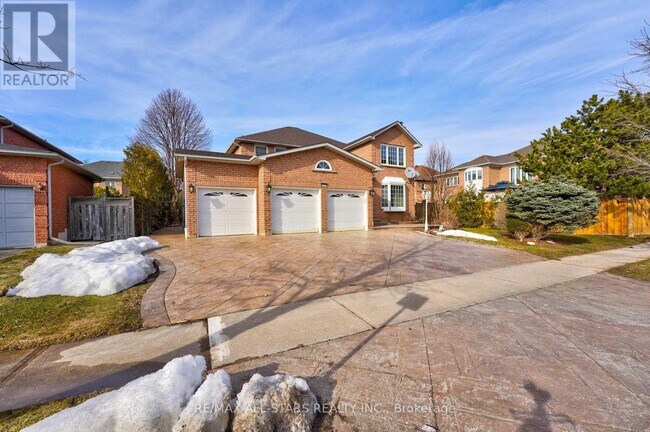 2227 Rodick Rd in Markham, ON - Building Photo - Building Photo