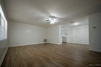 68 W Sugarberry Ln in Beverly Hills, FL - Foto de edificio - Building Photo