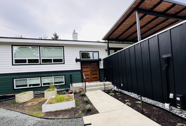 17408 NE 14th St in Bellevue, WA - Building Photo - Building Photo