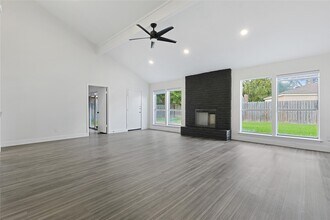 4832 Whispering Falls Dr in Houston, TX - Building Photo - Building Photo