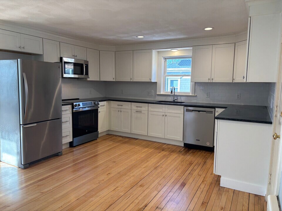 17 Portland St, Unit 2 in Lynn, MA - Building Photo