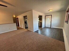 2812 Gillam Way in Fairbanks, AK - Building Photo - Building Photo