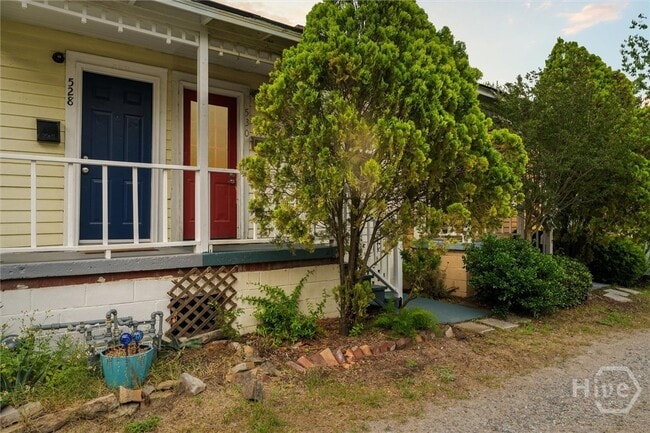 property at 530 E Gordon Ln