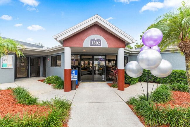 Palms at Sand Lake in Tampa, FL - Building Photo - Building Photo