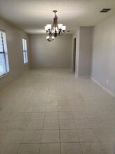 213 S Dakota St in Laredo, TX - Building Photo - Building Photo