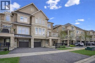 2548 Grand Oak Trail in Oakville, ON - Building Photo