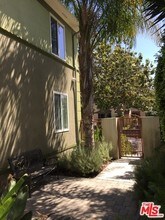 449 S Doheny Dr in Beverly Hills, CA - Building Photo - Building Photo