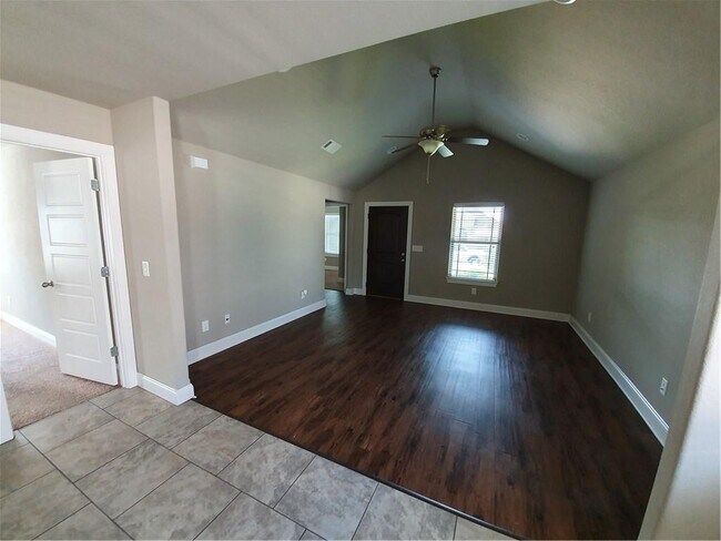 4000 S W Capstone Ave in Bentonville, AR - Building Photo - Building Photo