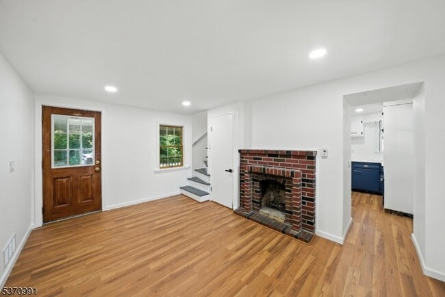 34 North St in Bloomsbury, NJ - Building Photo - Building Photo