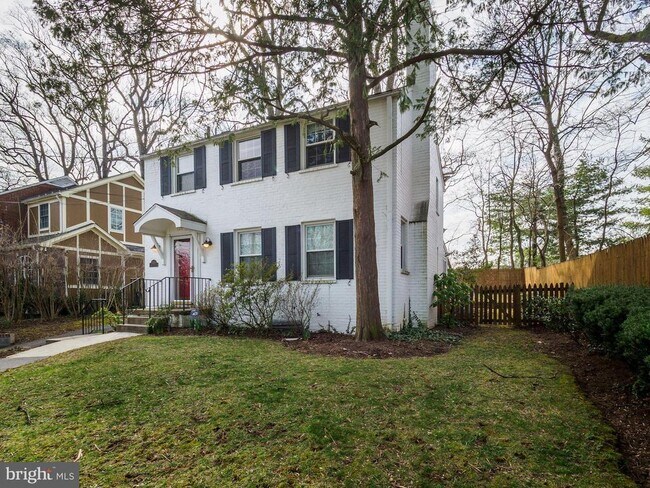 property at 5208 Glenwood Rd