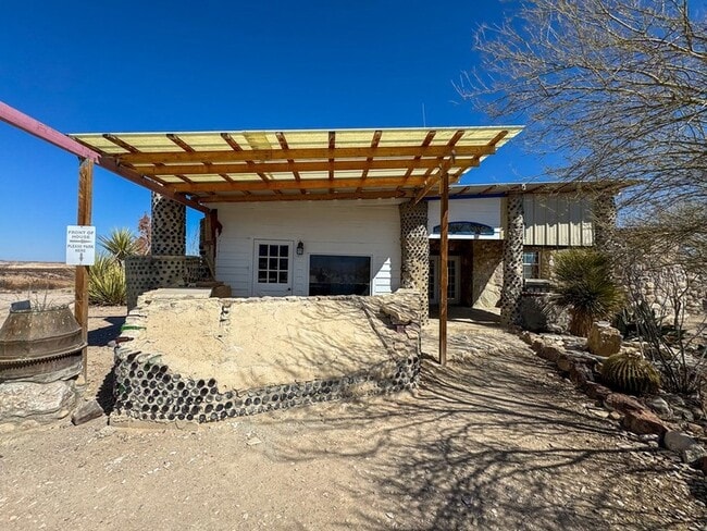 400 N Smiling Dog Trail in Alpine, TX - Building Photo - Building Photo
