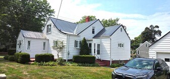 935 Marshall Dr in Erie, PA - Building Photo