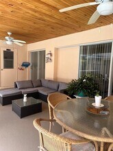 590 6th St NE in Naples, FL - Foto de edificio - Building Photo