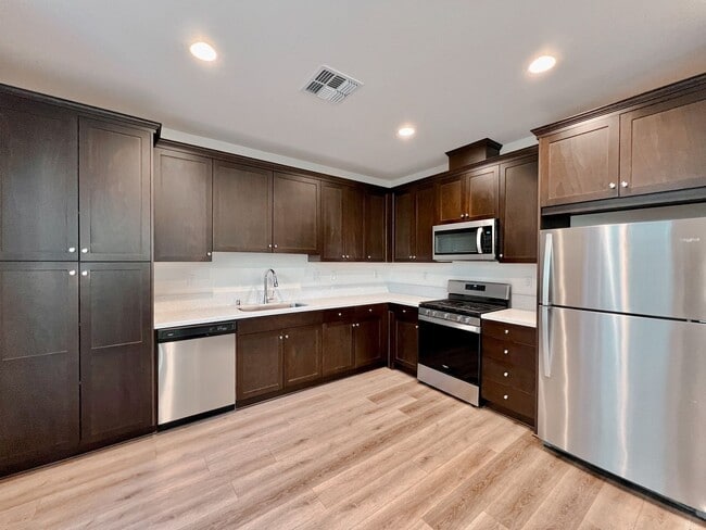 1421 Waterwheel Ln in Hollister, CA - Building Photo - Building Photo