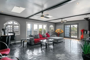5533 Onacrest Dr in View Park, CA - Building Photo