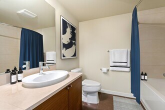 Axis in Seattle, WA - Foto de edificio - Building Photo