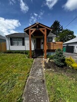 1215 NE 79th Ave in Portland, OR - Building Photo