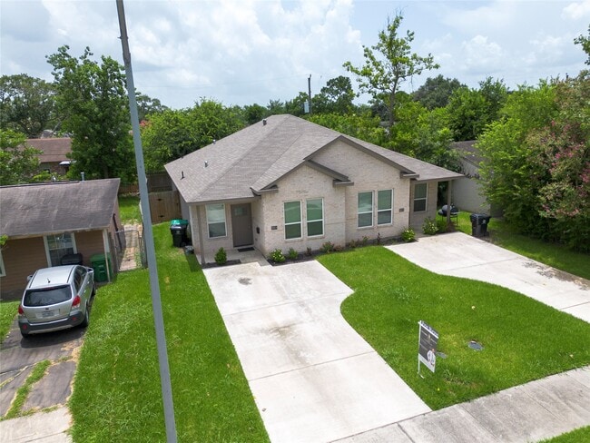 3915 Brookmeade Dr in Houston, TX - Building Photo - Building Photo