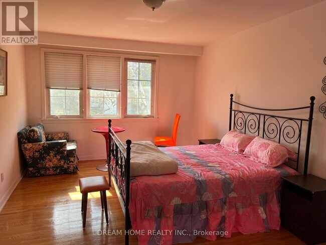 25 Tollerton Ave in Toronto, ON - Building Photo - Building Photo