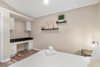 2616 S Crystal Lake Dr in Orlando, FL - Building Photo - Building Photo