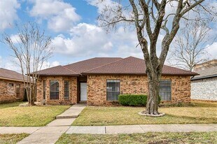 5205 Wood Creek Ln in Garland, TX - Building Photo