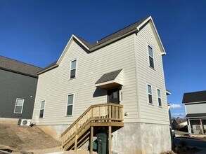 833 S One Mile Rd in Fayetteville, AR - Building Photo - Building Photo