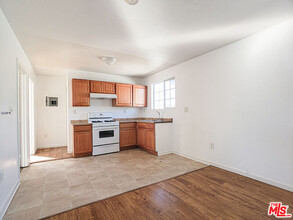 1555 W 204th St in Torrance, CA - Foto de edificio - Building Photo