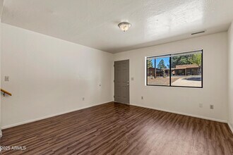 114 E Paseo del Rio in Flagstaff, AZ - Building Photo - Building Photo