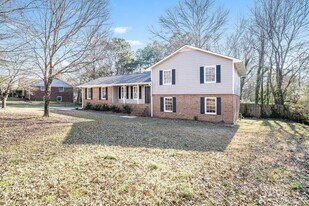 2935 Elizabeth Ln in Snellville, GA - Building Photo