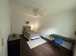 1700 SW 16th Ct, Unit J-4 Cozy College Condo in Gainesville, FL - Building Photo - Building Photo