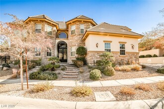 768 Tozzetti Ln in Henderson, NV - Foto de edificio - Building Photo