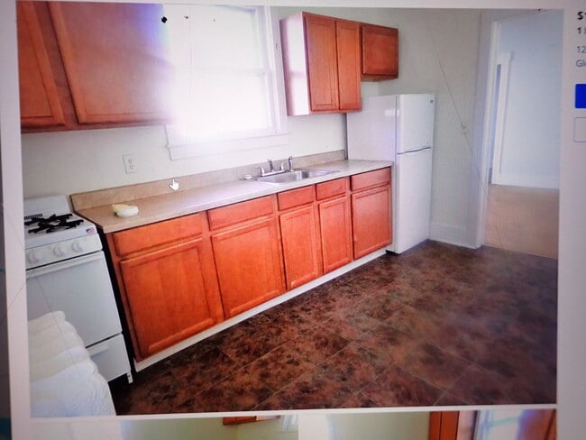 12 Grove Ave, Unit 4 in Glens Falls, NY - Building Photo - Building Photo
