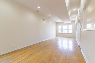 4754 N Lincoln Ave, Unit 2 in Chicago, IL - Building Photo - Building Photo