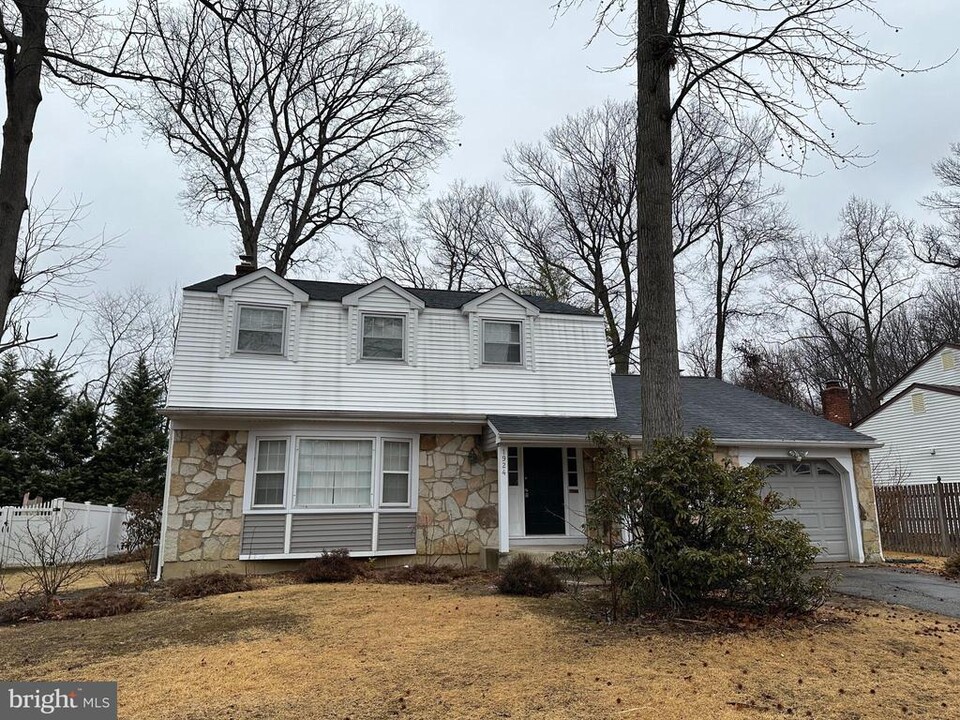 1924 Birchwood Park Dr N in Cherry Hill Township, NJ - Building Photo