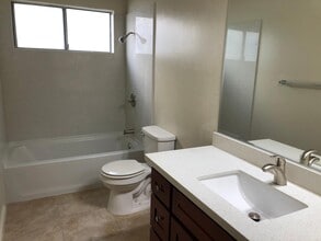 872 Gallatin Dr, Unit 2A in Santa Clara, CA - Foto de edificio - Building Photo