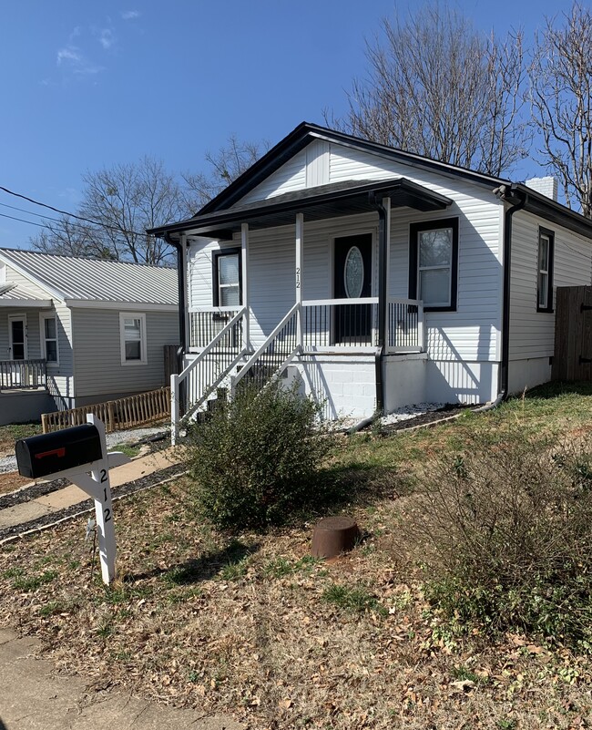 212 Spartanburg St in Greenville, SC - Foto de edificio - Building Photo