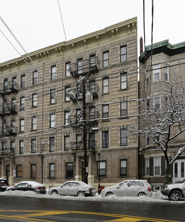 Park Avenue Palisades in Weehawken, NJ - Foto de edificio