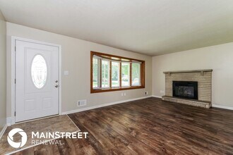 8003 Canna Dr in Louisville, KY - Building Photo - Building Photo