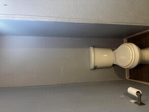 1102 E Spring St in Henrietta, TX - Foto de edificio - Building Photo