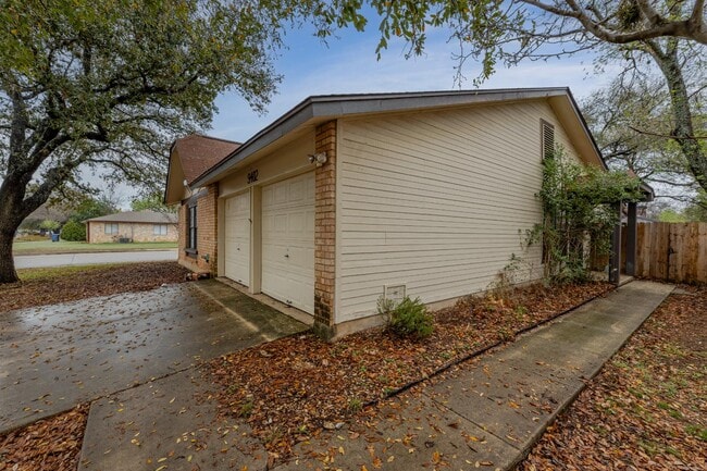 9402 Valley Ridge in San Antonio, TX - Building Photo - Building Photo