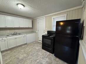 518 Costner St in Mount Holly, NC - Building Photo - Building Photo