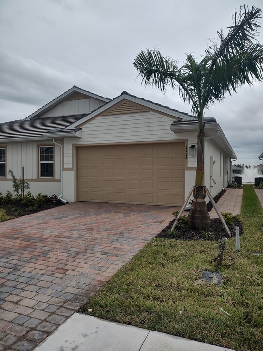 1112 Rolling Brk Ln in Naples, FL - Building Photo