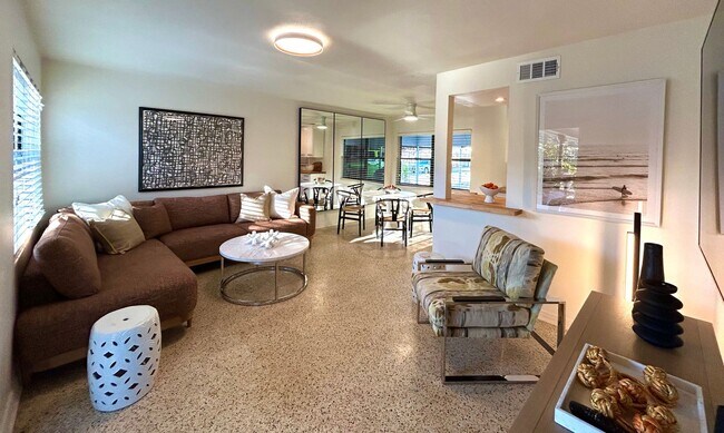 201 Columbia Dr in Tampa, FL - Building Photo - Building Photo
