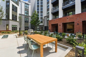 Centro NoDa in Charlotte, NC - Foto de edificio - Building Photo