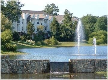 25200 Lake Shore Square in Chantilly, VA - Building Photo